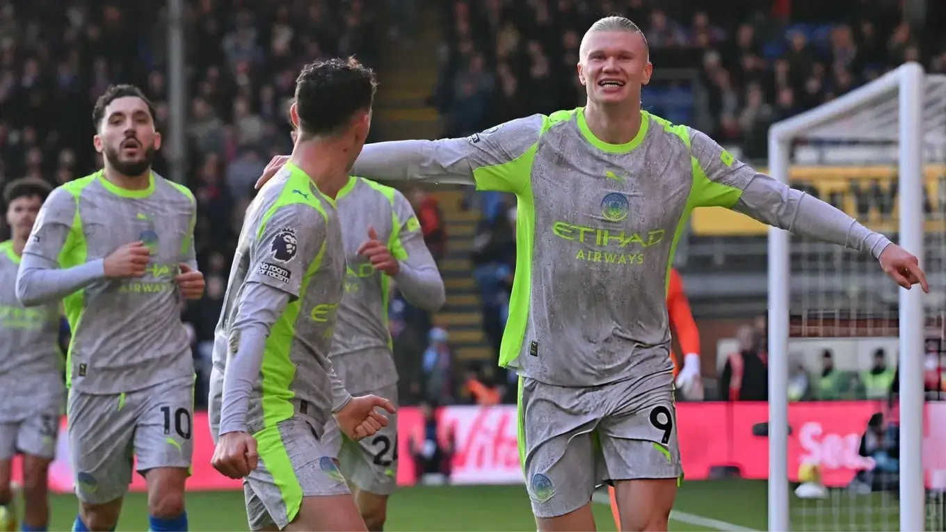 Manchester City áp sát ngôi đầu của Arsenal